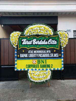 Papan Bunga Duka di Jalan Gedang