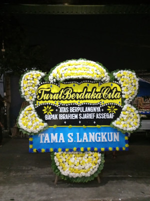 Papan Bunga Duka di Jalan Gedang